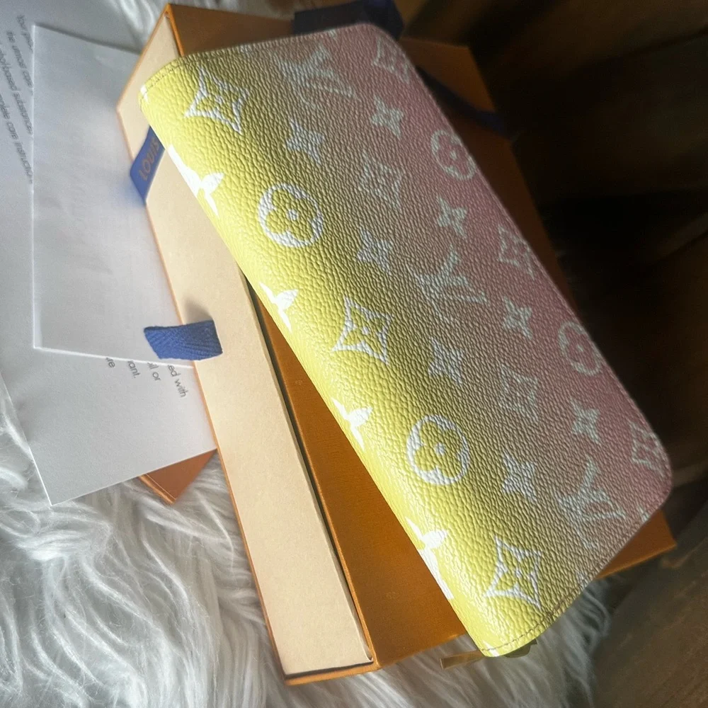 TRADED❤️LE Louis Vuitton By the Pool Zippy wallet ombré card hold giant mono - Picture 5 of 13